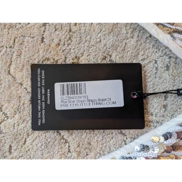 Women's PrettyLittleThing Silver Sequin Crop Top and Pants Set Size 2X - Picture 5 of 8